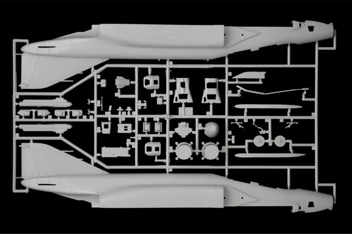 Image du produit 1:48 RF-4E Phantom II