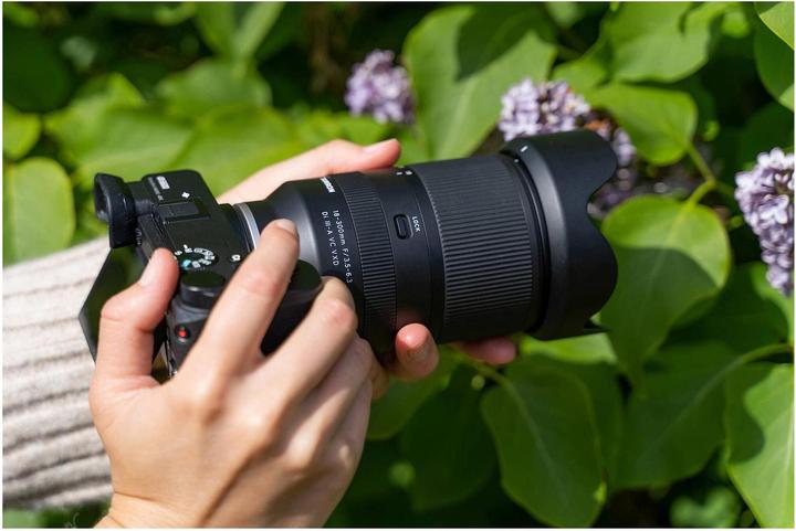 Produktbild Tamron 18-300mm f/3.5-6.3 Di III-A VC VXD, Sony E (EU) (Sony E, APS-C / DX)
