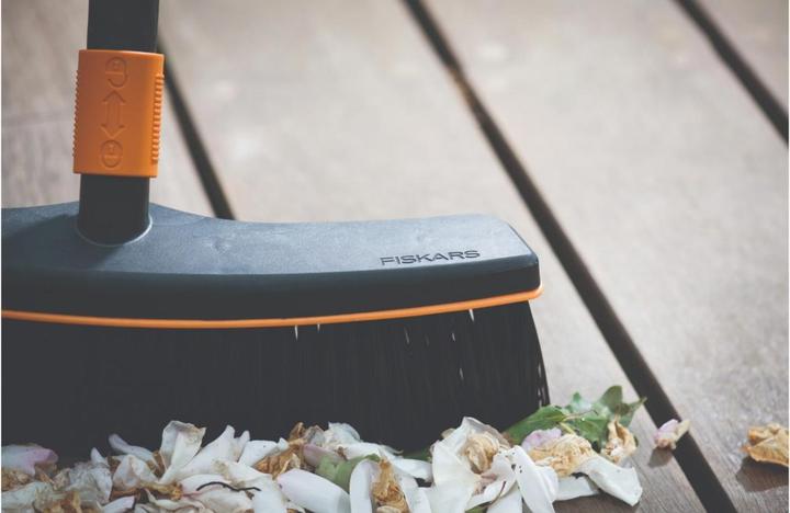 Actual product image Fiskars Street broom (1 pcs.)