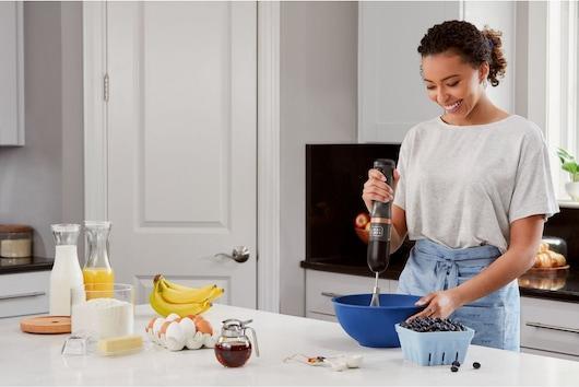 Immagine prodotto Black & Decker Frullatore a mano senza fili Kitchen Wand™ da 7,2 V, grigio