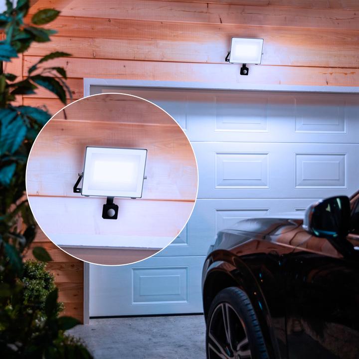 Immagine prodotto Philips Outdoor Ultra-Efficient Flutlicht Lois (4500 lm, IP65)