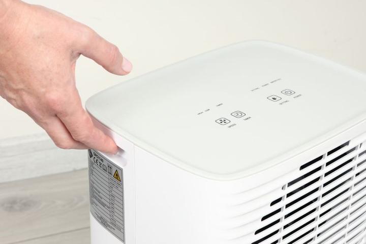 Actual product image Eldom Dehumidifier 2 levels of air circulation Humidity indicator 24-hour timer Performance (20 m², 48.00 l/24h)