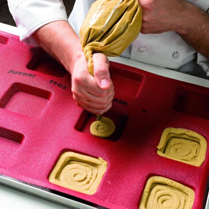 Actual product image Pavoni Perforated silicone baking mat round ⌀ 15 cm (copy)