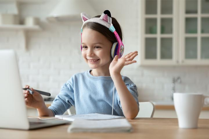 Produktbild Wathitude eKids - Gabbys Dollhouse Headphones for kids with Volume Control to protect hearing