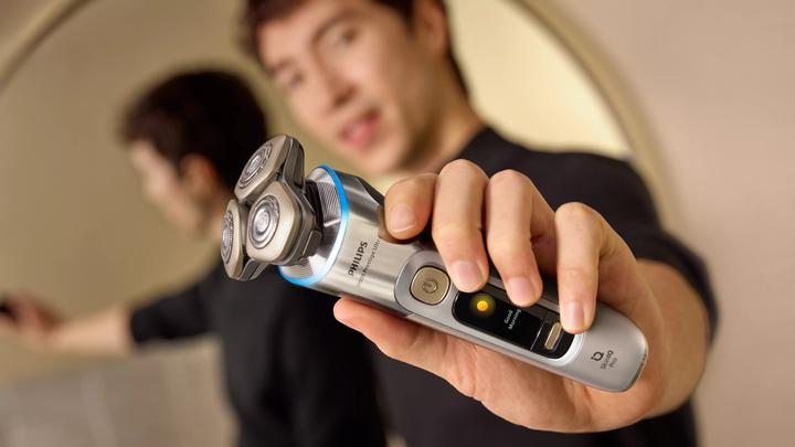 Actual product image Philips i9000 Prestige Ultra XP9404/31 Wet and Dry Electric Shaver with SkinIQ Pro