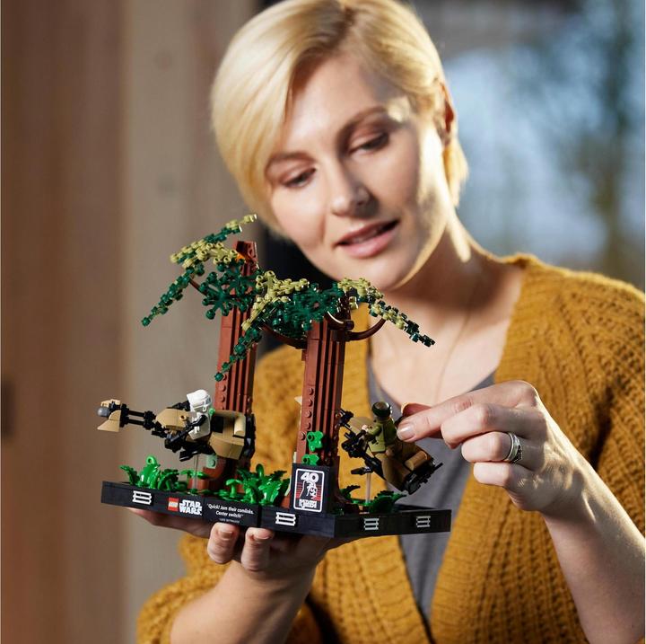 Produktbild LEGO Verfolgungsjagd auf Endor - Diorama (75353, LEGO Star Wars)