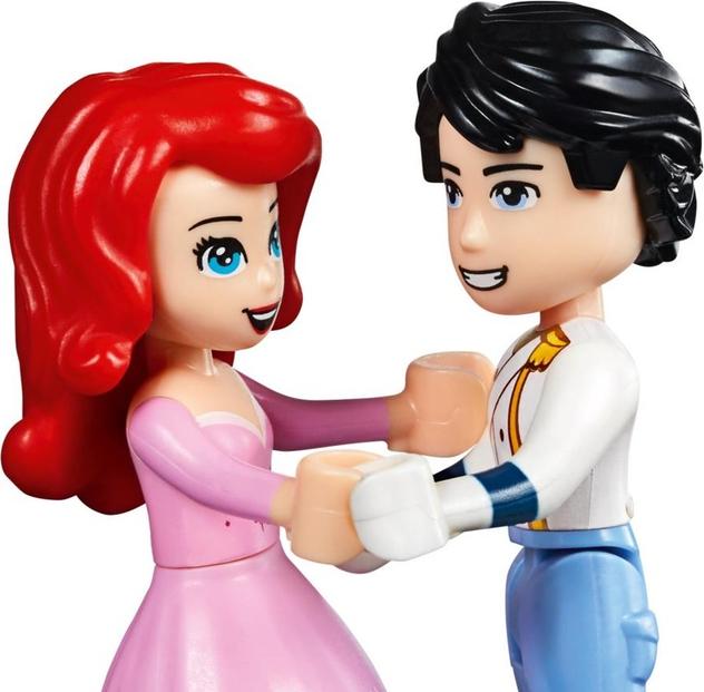 Actual product image LEGO Ariel royal wedding boat (41153, LEGO Disney)