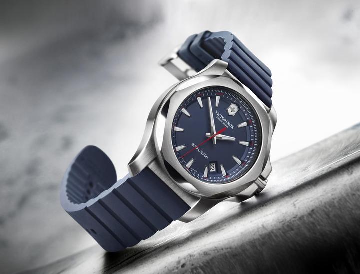 Immagine prodotto Victorinox I.N.O.X. (Orologio da polso analogico, Fatto in Svizzera, 43 mm)