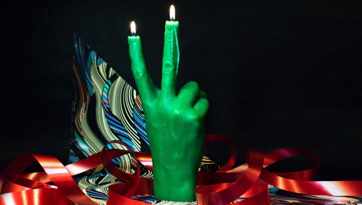 Actual product image Candle Hand Victory (1 pcs.)