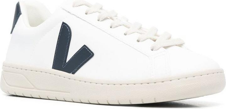 White, Nautico
