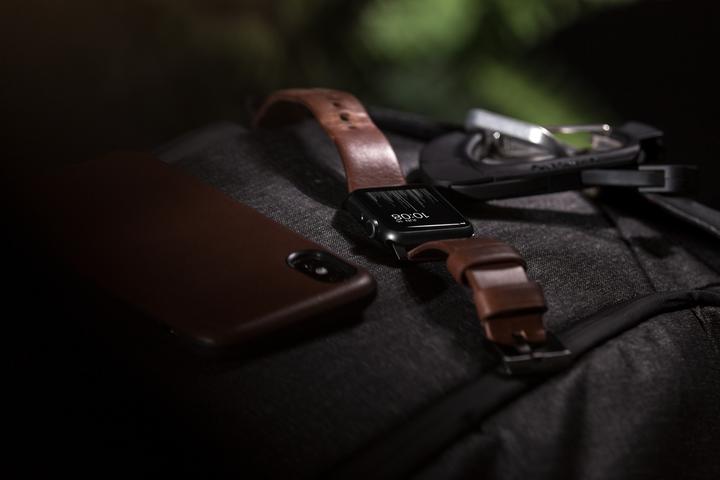 Produktbild Nomad Modern Connector Strap (44 mm, Edelstahl, Leder)