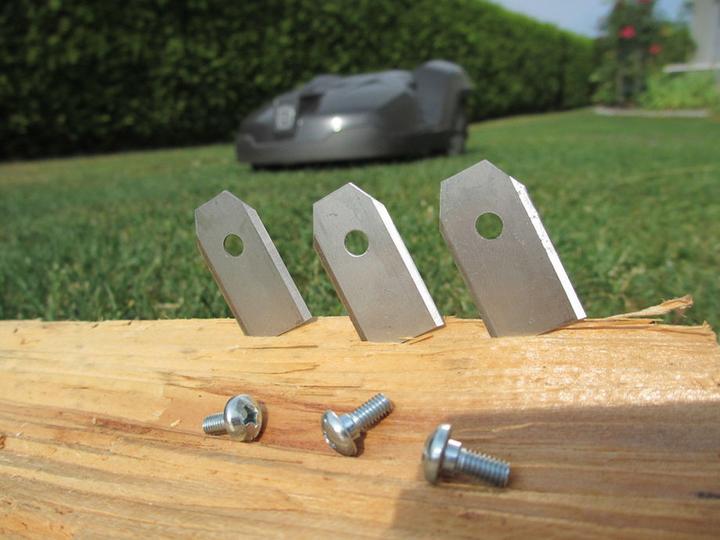 Immagine prodotto Husqvarna Sostituzione del coltello 45 pezzi (Robot falciante, Lame per tosaerba + lame di ricambio per macchine da giardino)