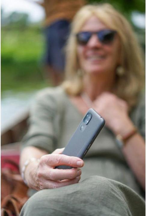 Actual product image Doro 8100 (32 GB, Grey, 6.10", Single SIM, 13 Mpx, 4G)