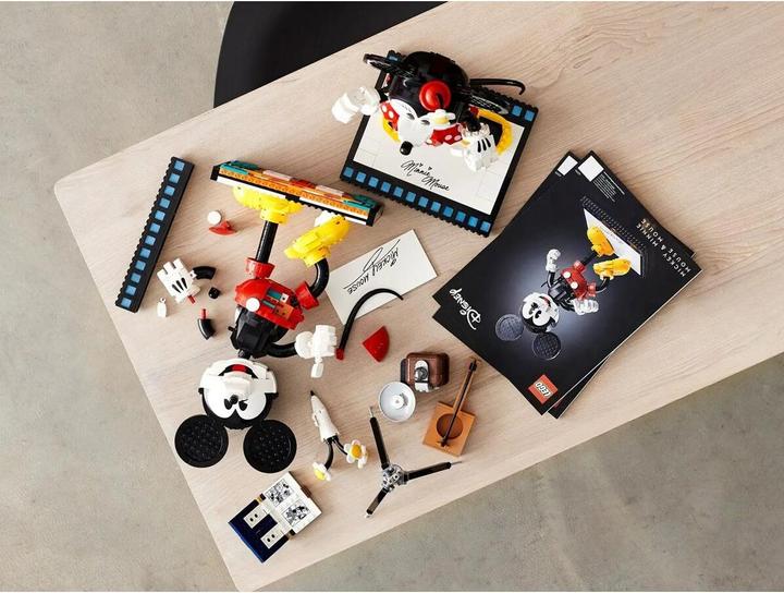 Actual product image LEGO Mickey Mouse and Minnie Mouse (43179, LEGO Disney, LEGO Rare Sets)