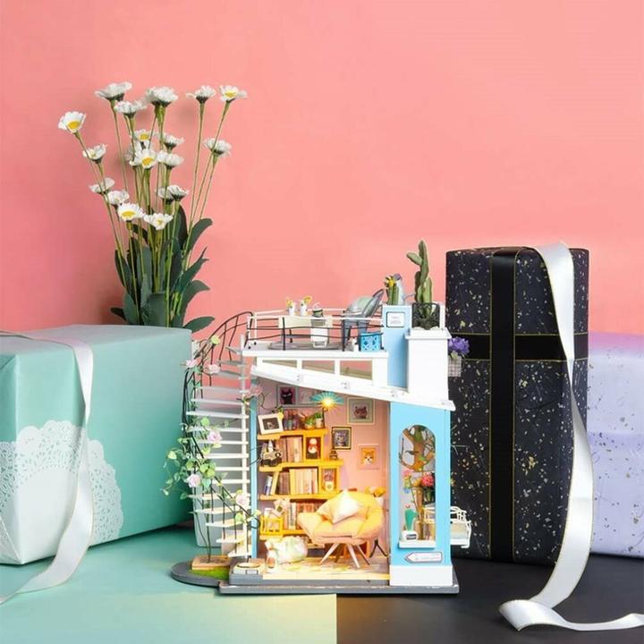Actual product image Robotime Dora's Loft