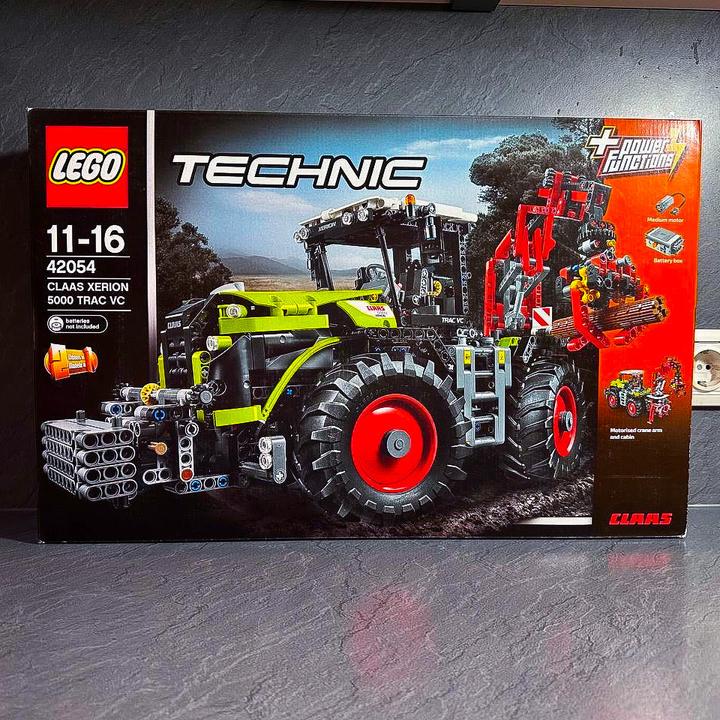 Actual product image LEGO Claas Xerion (42054, LEGO Technic)