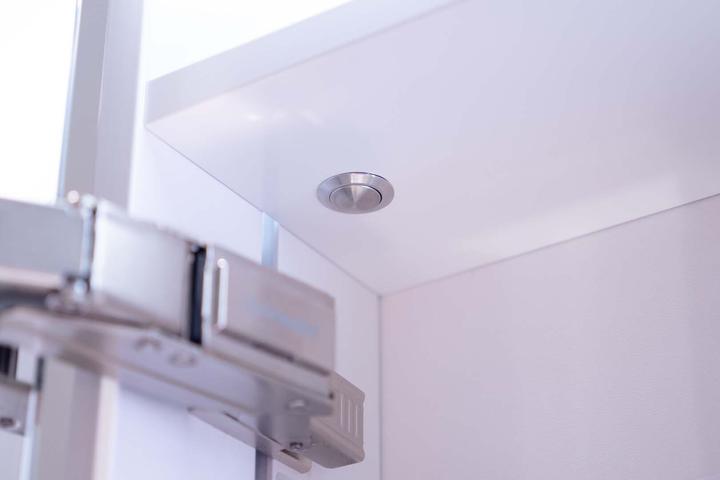 Produktbild Schneider LOWLINE Basic LED Lichtspiegelschrank, 2 Doppelspiegeltüren, 80x74,8x13,5cm, 171.280.