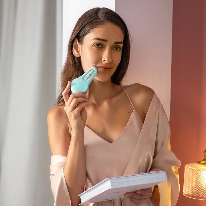 Actual product image Foreo Bear 2 eyes & lips