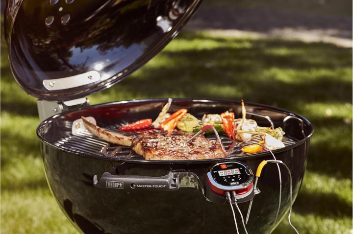 Actual product image Weber Master Touch Premium E-5770 (57 cm)