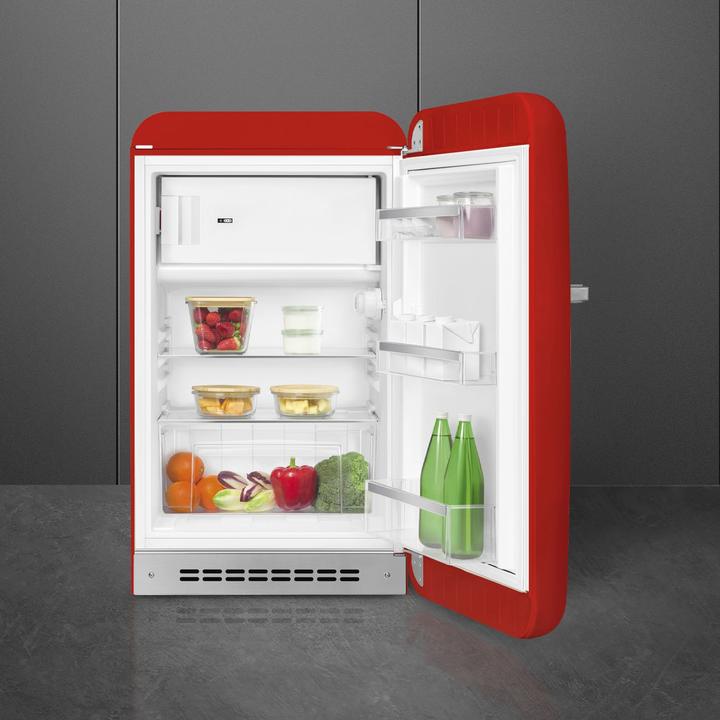 Actual product image Smeg FAB10RRD6 Refrigerator right hinge red 50's style, 2025 model, EEK: D (122 l)
