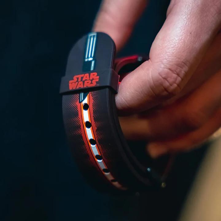 Image du produit Moby Fox Bracelet Smartwatch Star Wars Darth Vader Lightsaber 22 mm (22 mm, Silicone, Acier inoxydable)