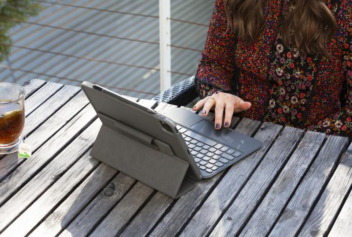 Actual product image Zagg Kbd Pro Keys W/ Trackpad German (DE, iPad 10.2 (2020))