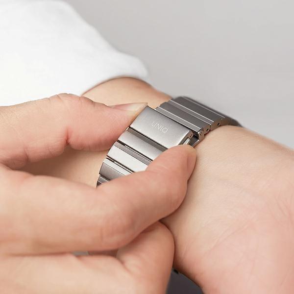 Produktbild Uniq pasek Strova Apple Watch 42/44/45/ 49mm Series 1/2/3/4/5/6/7/8/SE/SE2/Ultra Stainless Steel sre (Edelstahl)