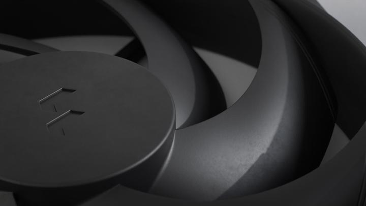 Image du produit Fractal D. Momentum 14 Black (140 mm)