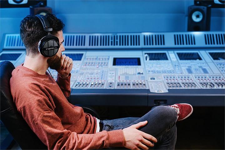 Produktbild Beyerdynamic DT 990Pro (keine Geräuschunterdrückung, Kabelgebunden)