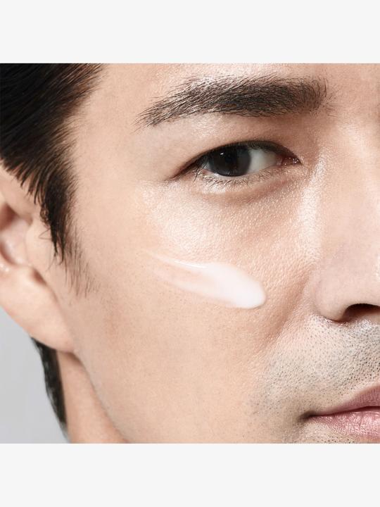 Actual product image Shiseido Energising Moisturizer Extra Light Fluid (100 ml, Face fluid)
