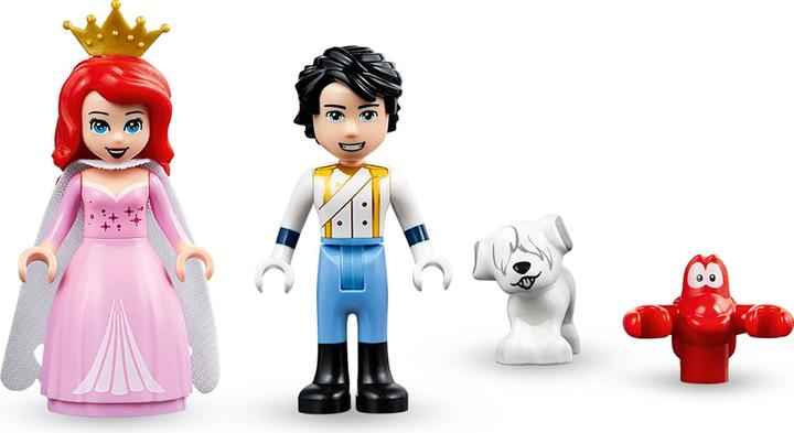 Actual product image LEGO Ariel royal wedding boat (41153, LEGO Disney)