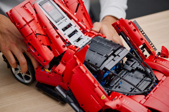 Produktbild LEGO Ferrari Daytona (42143, LEGO Technic)