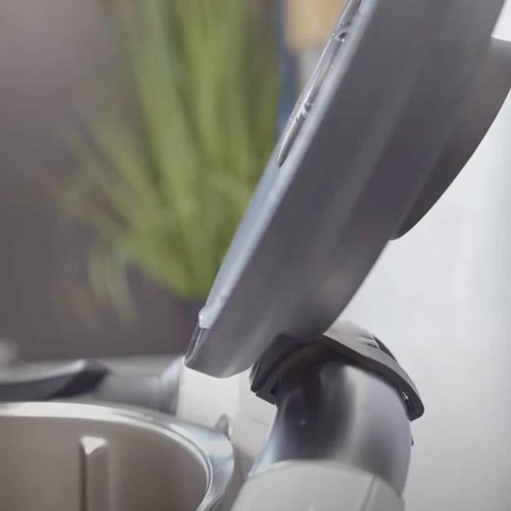 Actual product image Wundermix WunderClip® | Lid holder for the Thermomix TM6/TM5 - grey