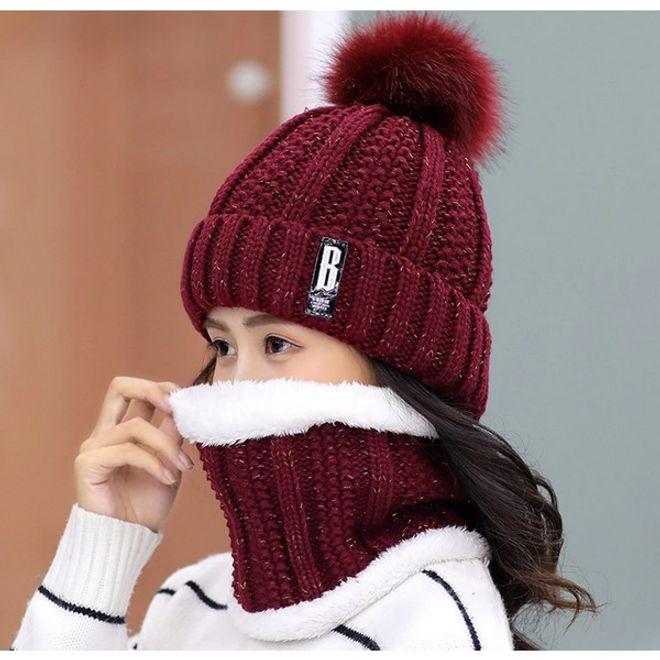 Actual product image MU Classic Knitted hat and neck warmer set (One Size) (One size)
