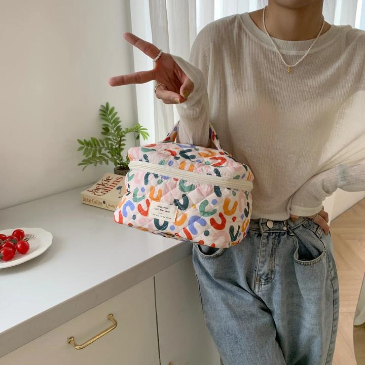 Produktbild Only-Bags.Store Quilten Baumwolle Make-Up Tasche Zipper Cosmetic Organizer Reise Wesentliche Tasche Handtasche Box
