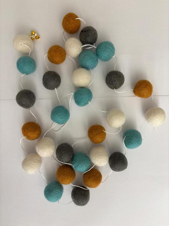 Produktbild sense&purpose Filz Girlande Blume handgemacht flach