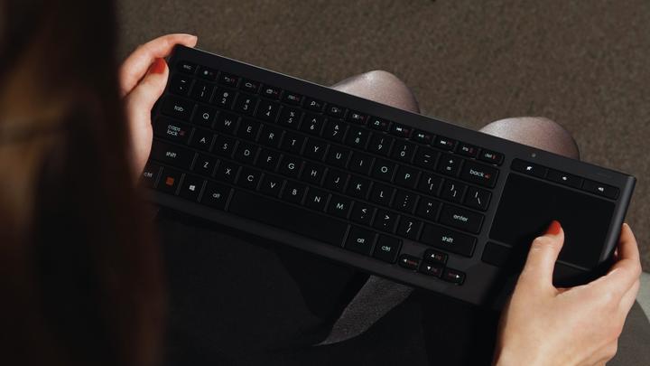 Image du produit Logitech Clavier illuminé sans fil K830 (US, Sans fil)