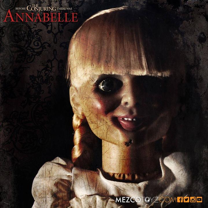 Image du produit Mezco Toys The Conjuring - La Menace : Réplique d'Annabelle