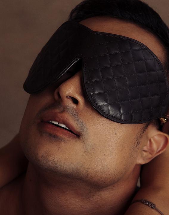 Actual product image Liebe Seele Leather blindfold