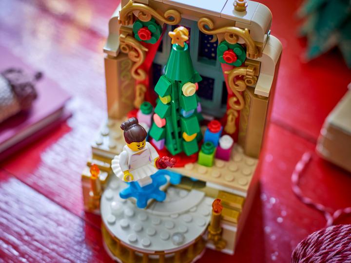 Produktbild LEGO Ballerina und Nussknacker Szene (40701, LEGO DC)