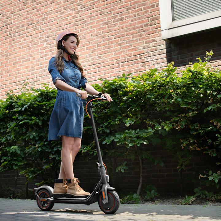 Produktbild Segway-Ninebot KickScooter F40D II (20 km/h, 40 km, 350 W)