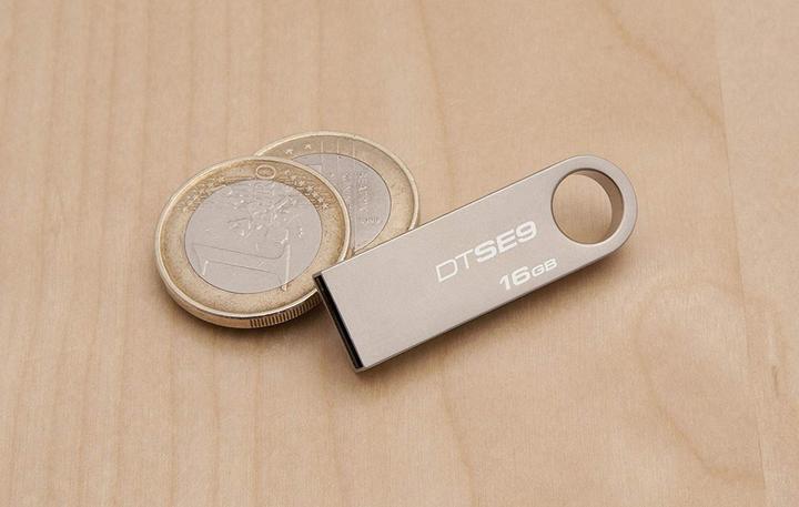 Actual product image Kingston DataTraveler SE9 (32 GB, USB-A, USB 2.0)