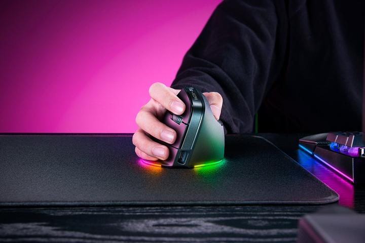 Actual product image Razer Pro Click V2 Vertical Edition (Wireless, Cable)