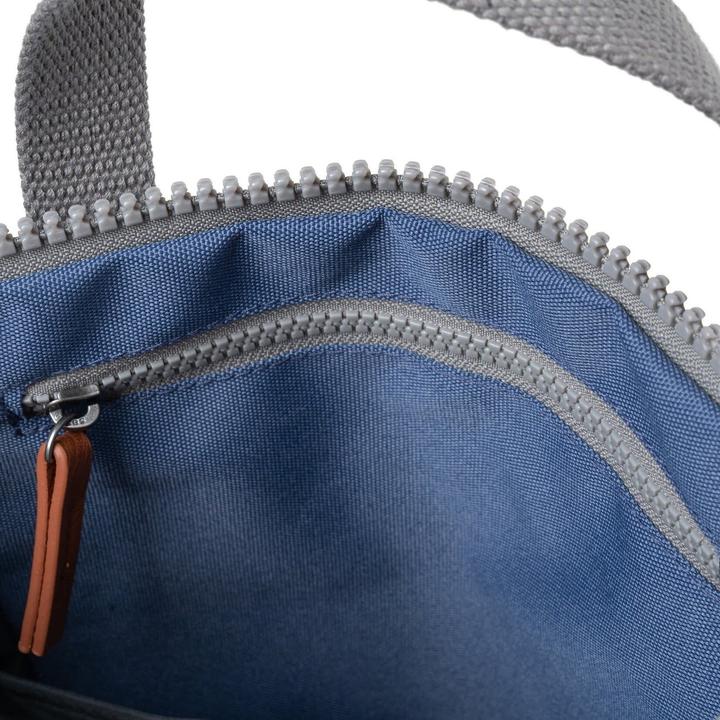 Produktbild Roka London Finchley A Sustainable Burnt Blue 12-15 recycled bottles Medium (15 l)