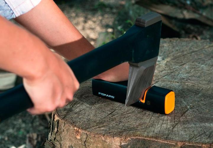 Actual product image Fiskars Axe and knife sharpener