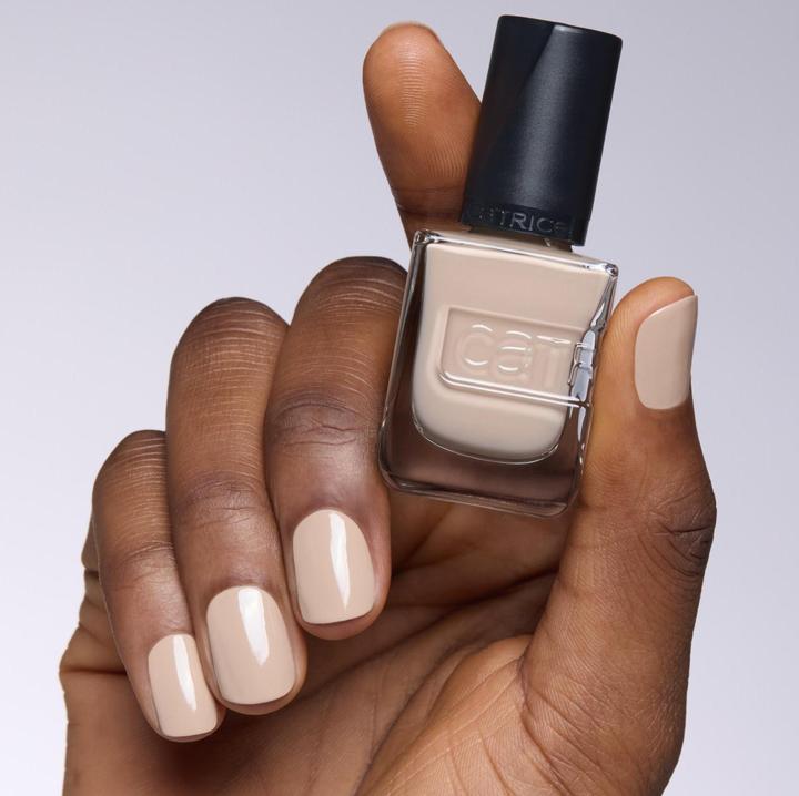 Image du produit Catrice Gel Affair Nail Lacquer No. 010 Nude Long-Lasting (010 Lost My Camel In The Desert (J'ai perdu mon chameau dans le désert), Vernis à ongles effet gel)
