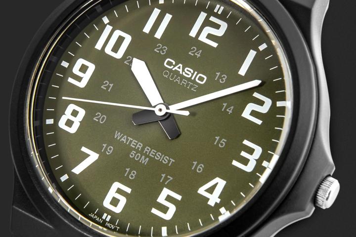 Actual product image Casio MW-240-3B (Analogue wristwatch, 43 mm)