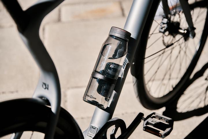 Actual product image Fidlock Twist Bottle 700 Life + Bike Base clear black (0.80 l)