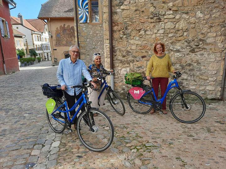 Produktbild Smartbox Familienradtour mit Weindegustation in der Region Neuchâtel (4 Pers.)