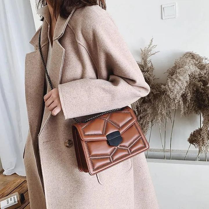Actual product image Only-Bags.Store Vintage Nietenkette Kleine Umhängetaschen für Klappe PU Leder Mode